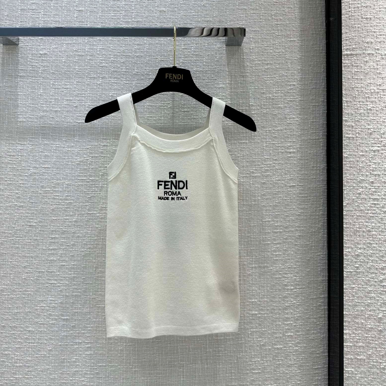 펜디 FENDI 2023 SS 캐릭터 자수 로고 여성 나시티 커스텀급