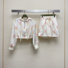구찌 GUCCI 2023 SS 캐릭터 후드 바람막이 반바지 여성 세트 커스텀급