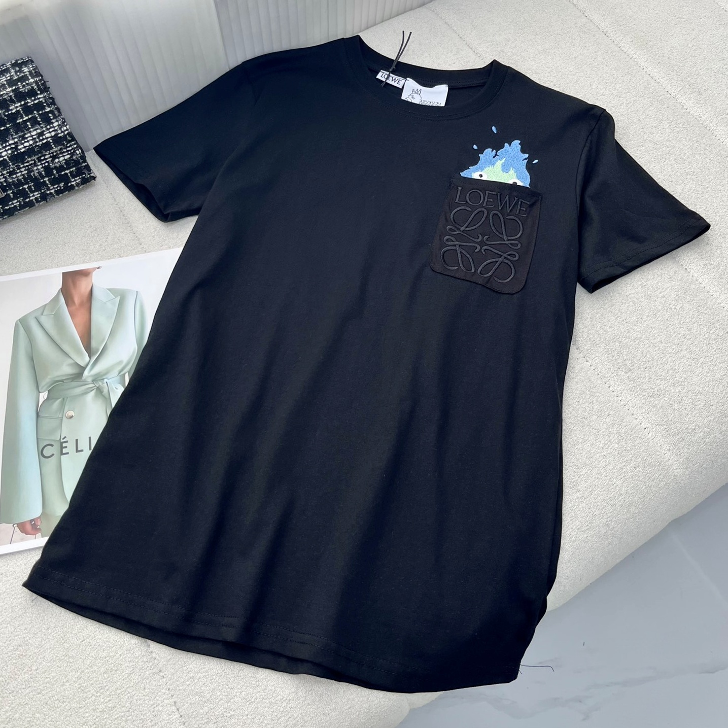 로에베 LOEWE 2023 SS 캐릭터 자수 라운드넥 블랙 여성 반팔티 커스텀급