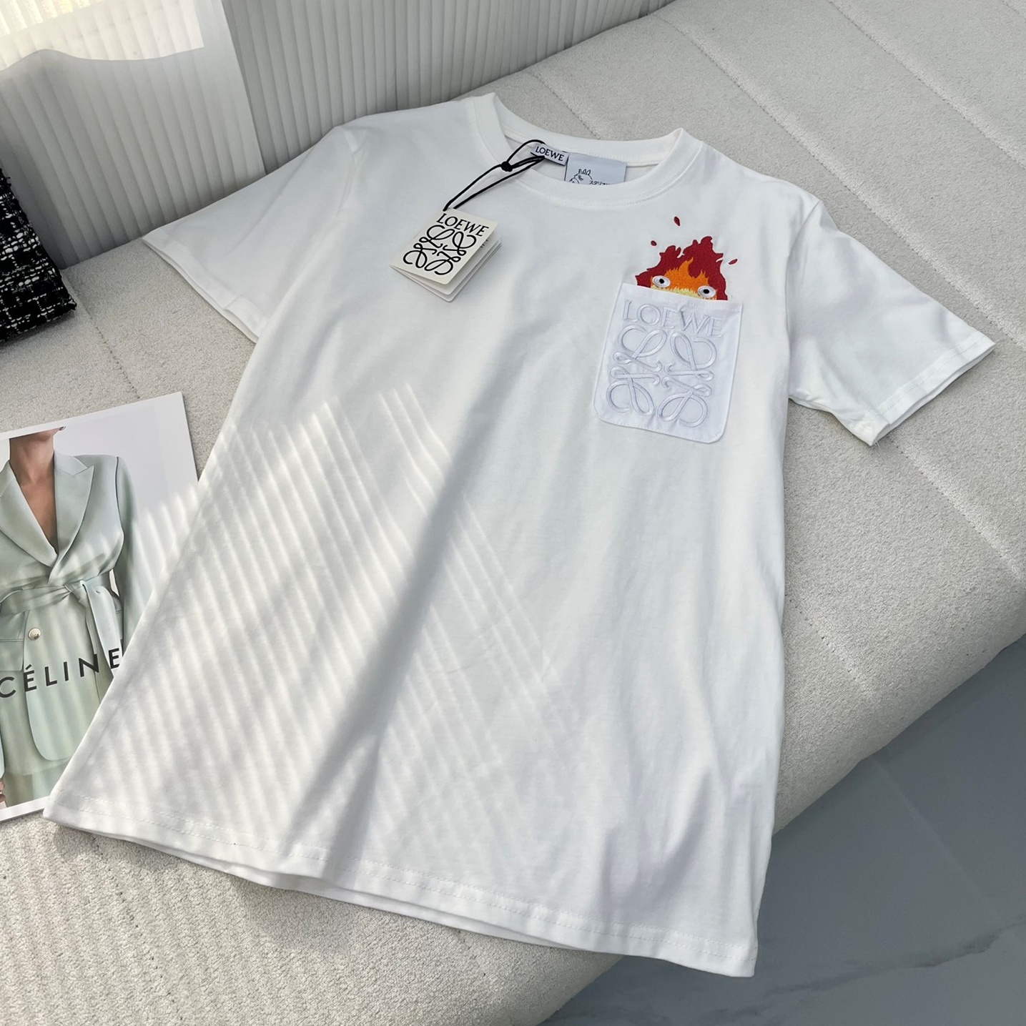 로에베 LOEWE 2023 SS 캐릭터 자수 라운드넥 화이트 여성 반팔티 커스텀급