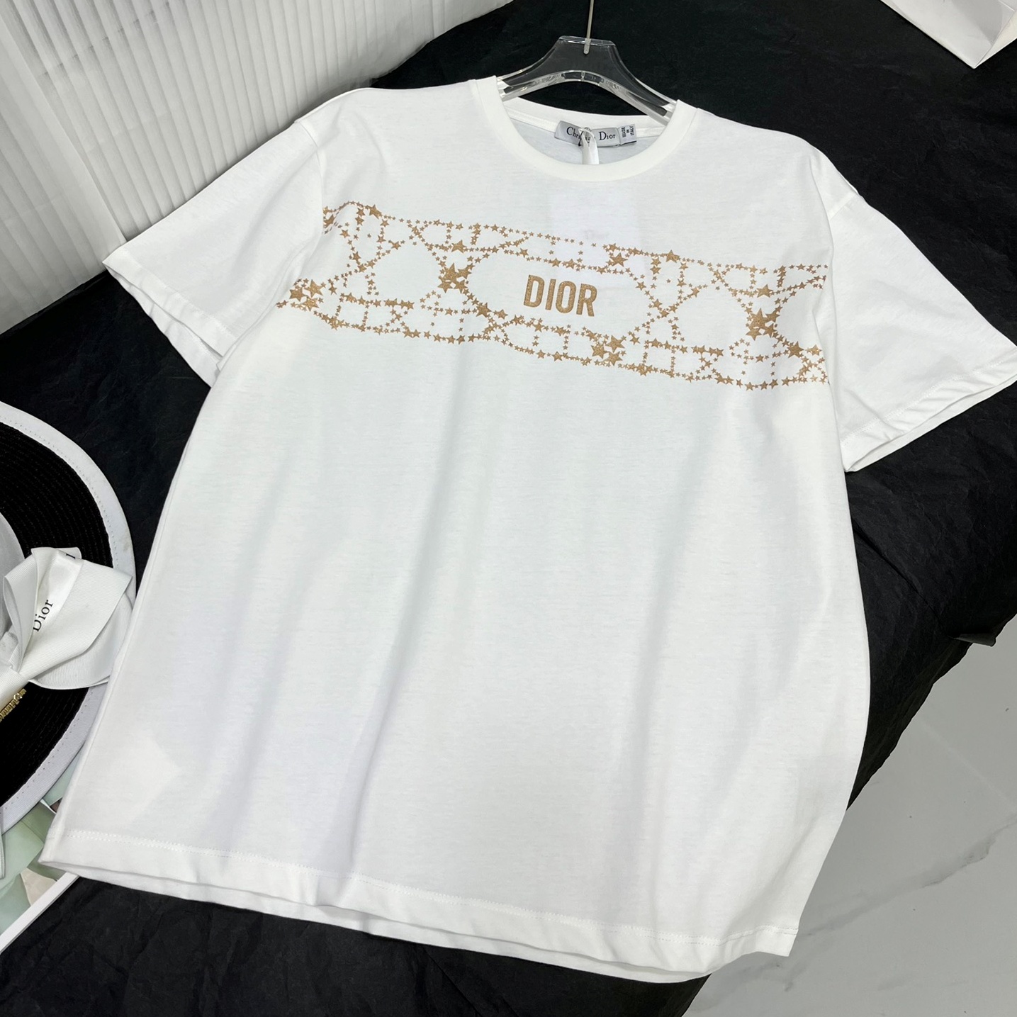 디올 DIOR 2023 SS 캐릭터 로고 라운드넥 화이트 여성 반팔티 커스텀급