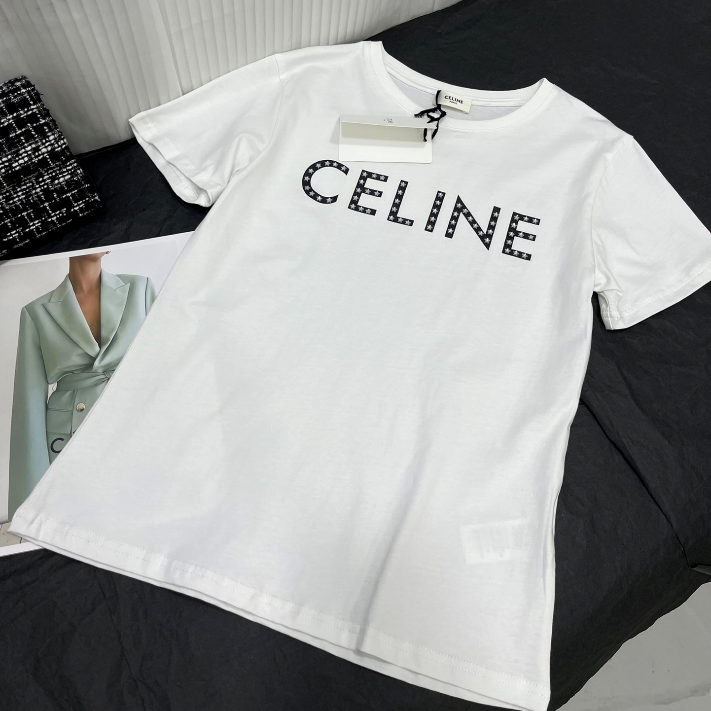 셀린느 CELINE 2023 SS 캐릭터 로고 라운드넥 화이트 여성 반팔티 커스텀급
