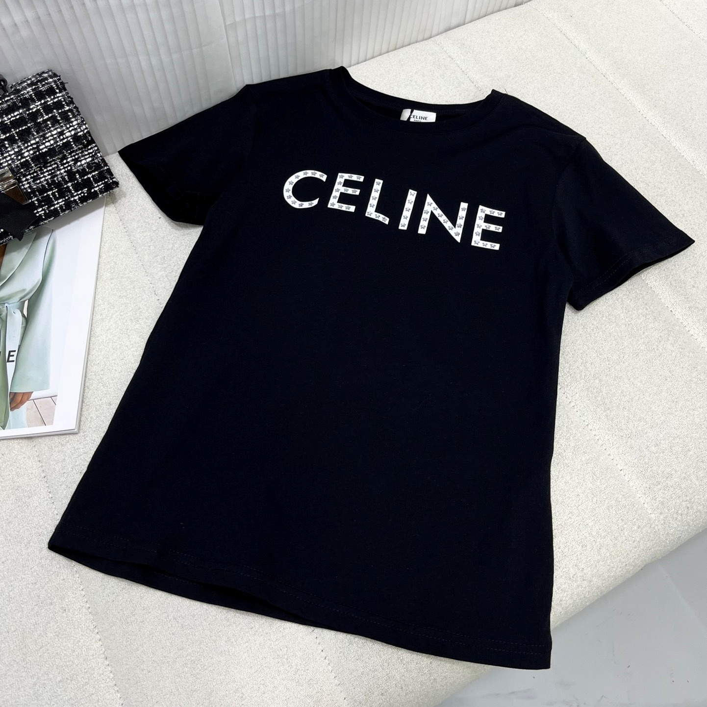 셀린느 CELINE 2023 SS 캐릭터 로고 라운드넥 블랙 여성 반팔티 커스텀급