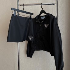프라다 PRADA 2023 SS 삼각로고 점퍼 스커트 여성 세트 커스텀급