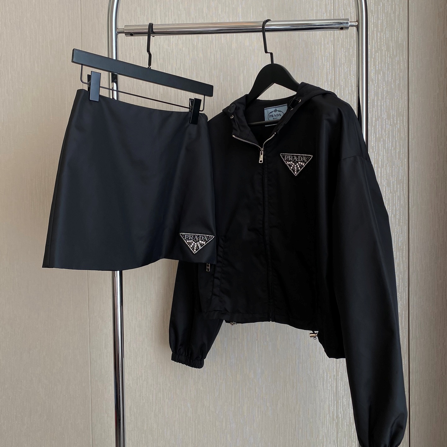 프라다 PRADA 2023 SS 삼각로고 점퍼 스커트 여성 세트 커스텀급