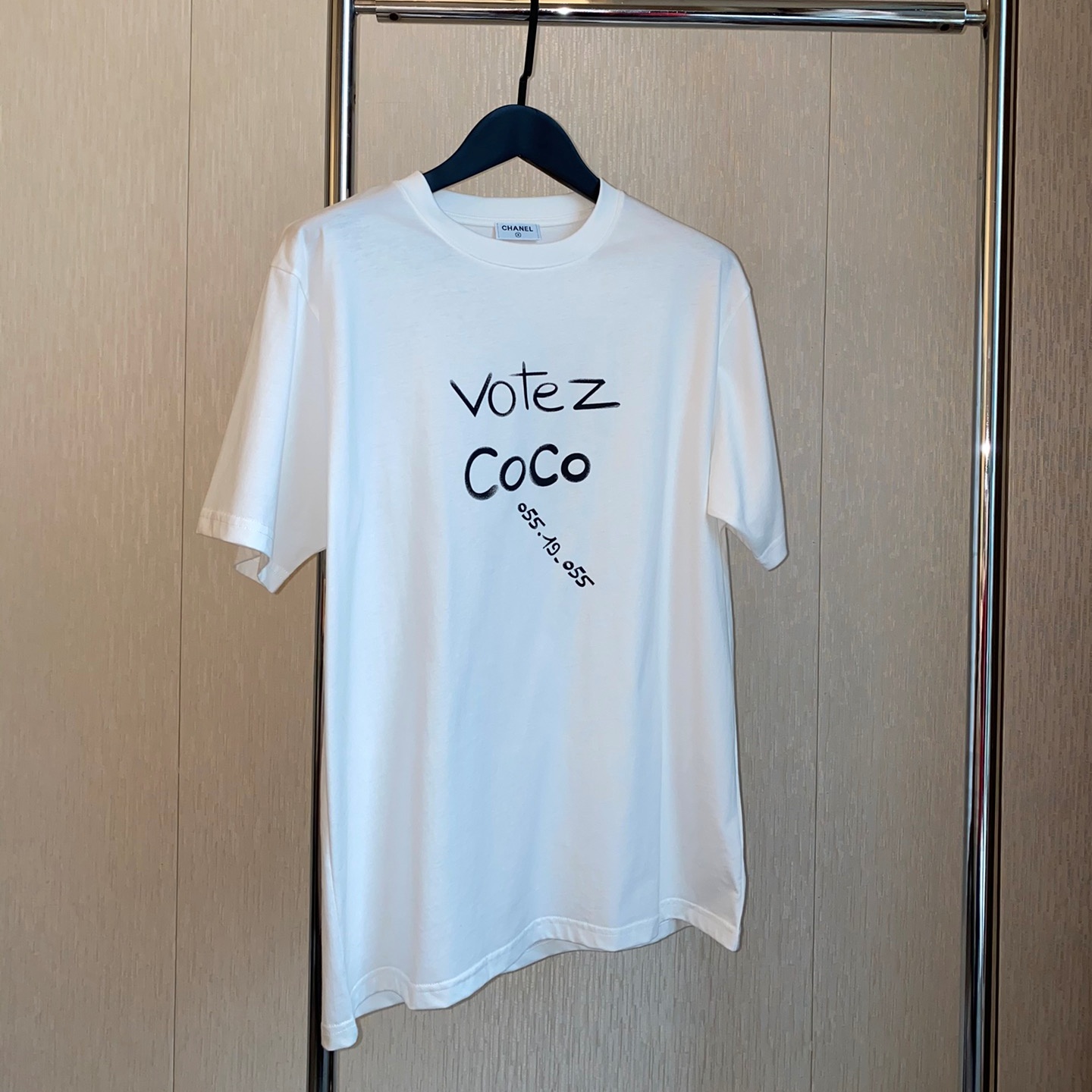 샤넬 CHANEL 2023 SS 캐릭터 로고 라운드넥 여성 반팔티 커스텀급