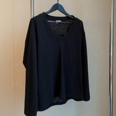 생로랑 SAINT LAURENT 2023 SS 로고 브이넥 블랙 여성 긴팔티 커스텀급