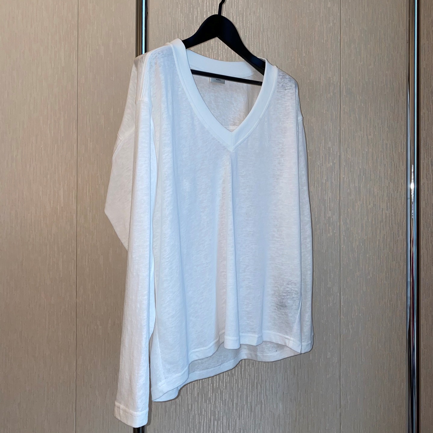 생로랑 SAINT LAURENT 2023 SS 로고 브이넥 화이트 여성 긴팔티 커스텀급