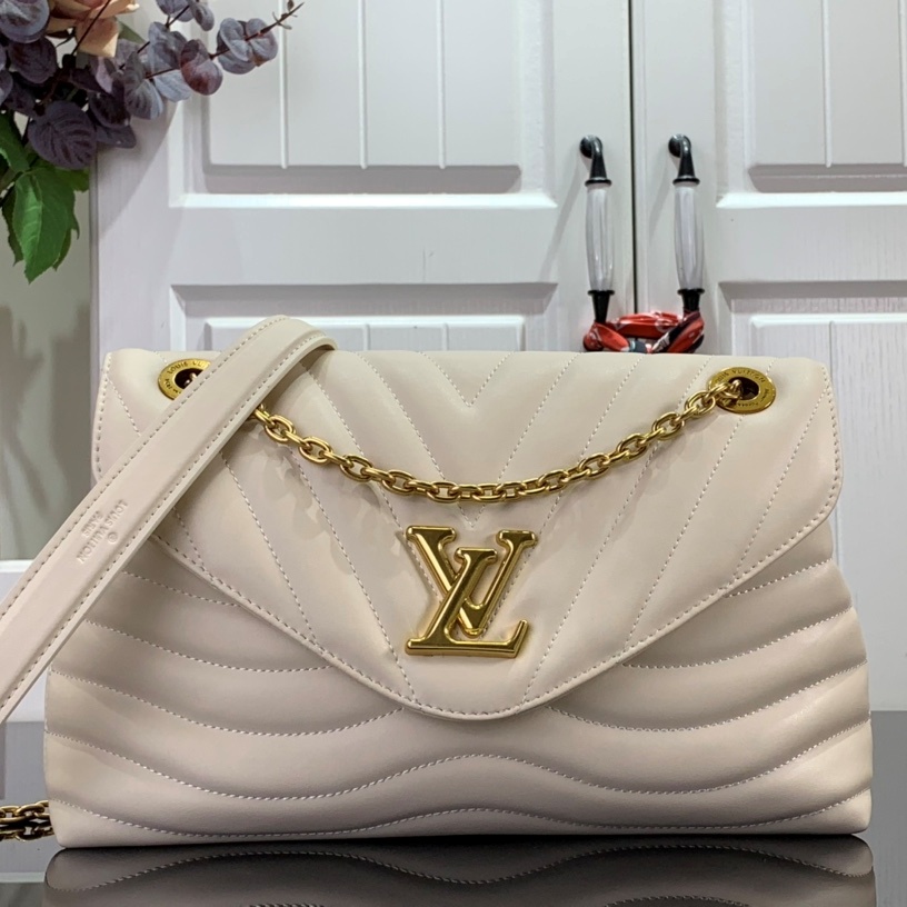 루이비통 LOUIS VUITTON 2023 SS 뉴웨이브 GM 체인백 아이보리 M21615 커스텀급