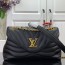 루이비통 LOUIS VUITTON 2023 SS 뉴웨이브 GM 체인백 블랙 M21615 커스텀급