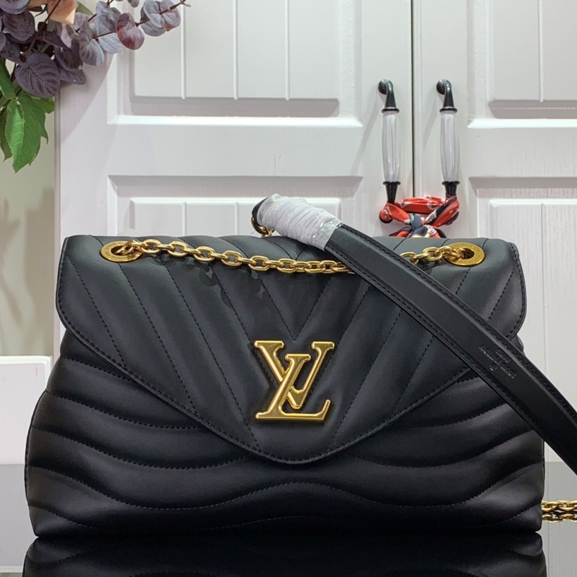 루이비통 LOUIS VUITTON 2023 SS 뉴웨이브 GM 체인백 블랙 M21615 커스텀급