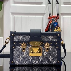 루이비통 LOUIS VUITTON 2023 SS 스트라이프 쁘띠뜨 말 크로스백 블랙 M22882 커스텀급