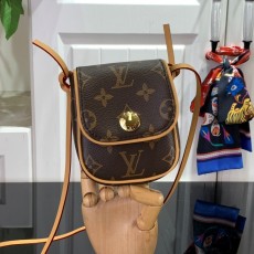 루이비통 LOUIS VUITTON 2023 SS 모노그램 포쉐트 칸쿤 숄더백 M60018 커스텀급