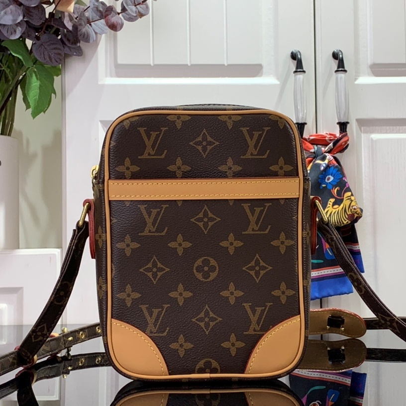 루이비통 LOUIS VUITTON 2023 SS 모노그램 다뉴브 미니 크로스백 M45266 커스텀급