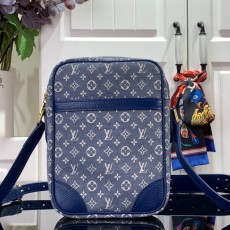 루이비통 LOUIS VUITTON 2023 SS 모노그램 다뉴브 미니 크로스백 블루 M45266 커스텀급