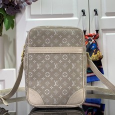 루이비통 LOUIS VUITTON 2023 SS 모노그램 다뉴브 미니 크로스백 그레이 M45266 커스텀급