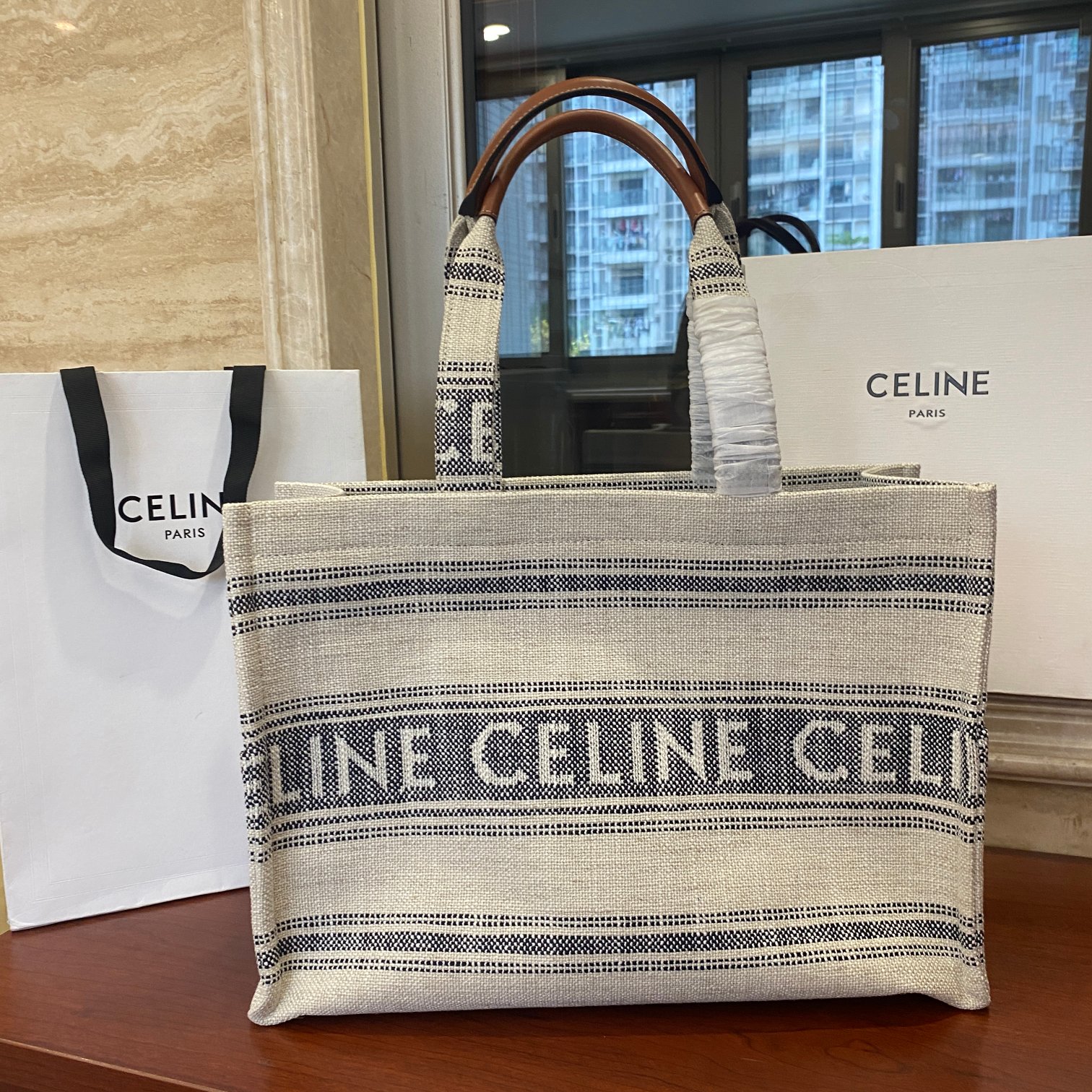 셀린느 CELINE 2023 SS 트리오페 로고 텍스타일 라지 토트백 199162 커스텀급