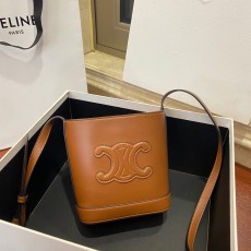 셀린느 CELINE 2023 SS 트리오페 레더 미니 버킷백 카멜 101433 커스텀급