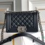 샤넬 CHANEL 2023 SS 카프스킨 블랙 보이백 스몰 크로스백 업뎃버젼 커스텀급