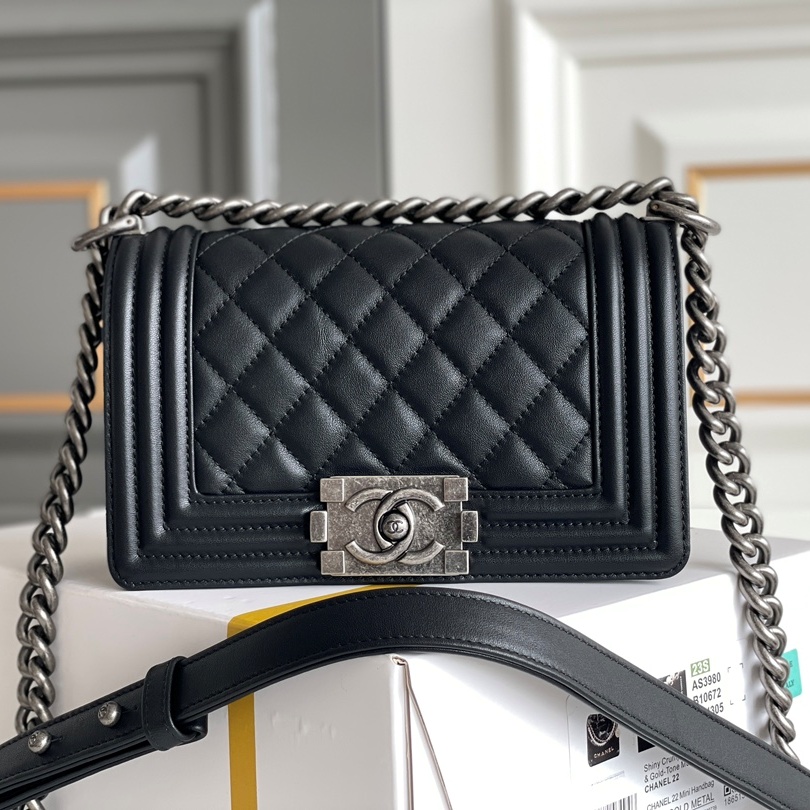 샤넬 CHANEL 2023 SS 카프스킨 블랙 보이백 스몰 크로스백 업뎃버젼 커스텀급