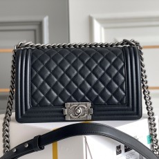 샤넬 CHANEL 2023 SS 카프스킨 블랙 보이백 미듐 크로스백 업뎃버젼 커스텀급