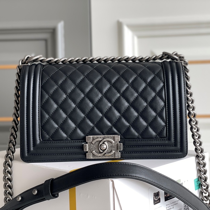 샤넬 CHANEL 2023 SS 카프스킨 블랙 보이백 미듐 크로스백 업뎃버젼 커스텀급