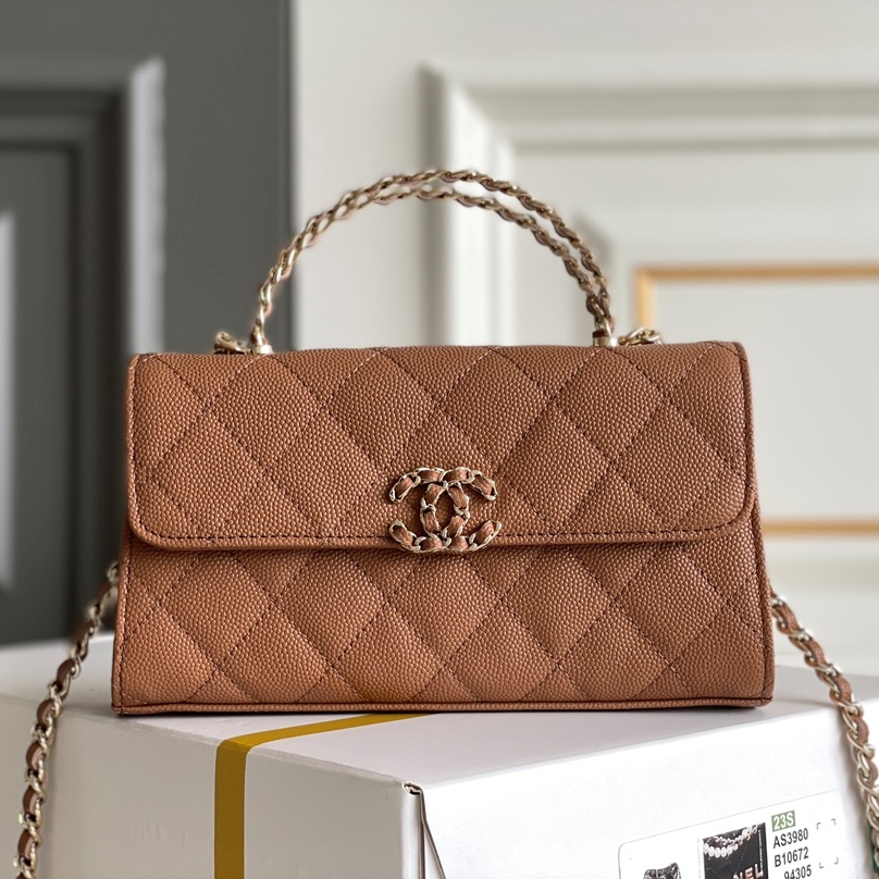샤넬 CHANEL 2023 SS 캐비어 카멜 체인 로고 핸드백 업뎃버젼 커스텀급