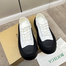 보테가 베네타 BOTTEGA VENETA 2023 SS 패치로고 화이트 블랙텝 여성 슈즈 커스텀급