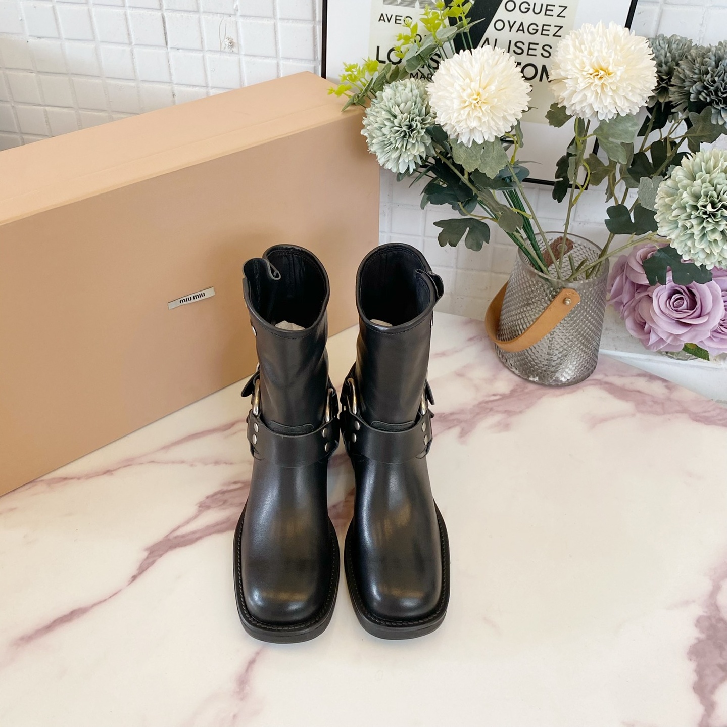 미우미우 MIUMIU 2023 SS 벨트버클 블랙 여성 쇼트부츠 커스텀급
