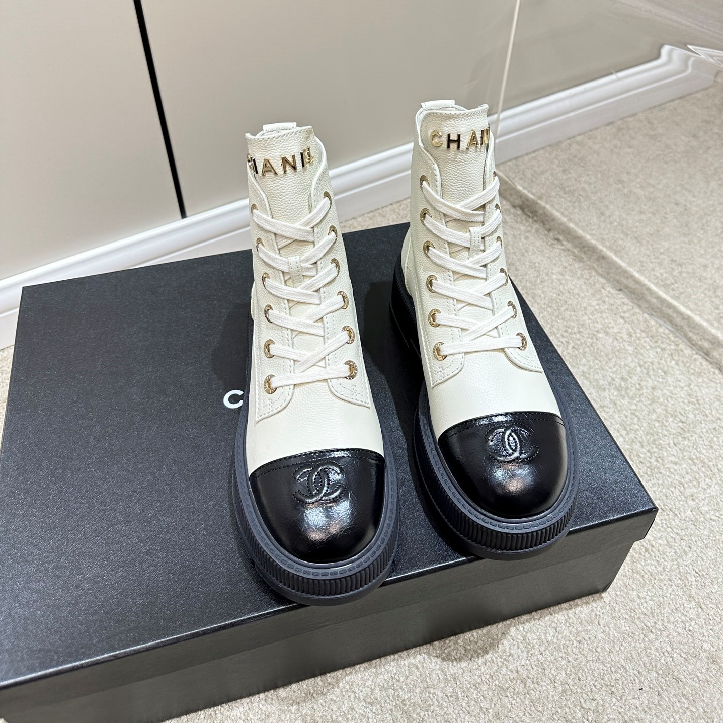 샤넬 CHANEL 2023 SS CC로고 투톤 화이트 여성 쇼트부츠 커스텀급