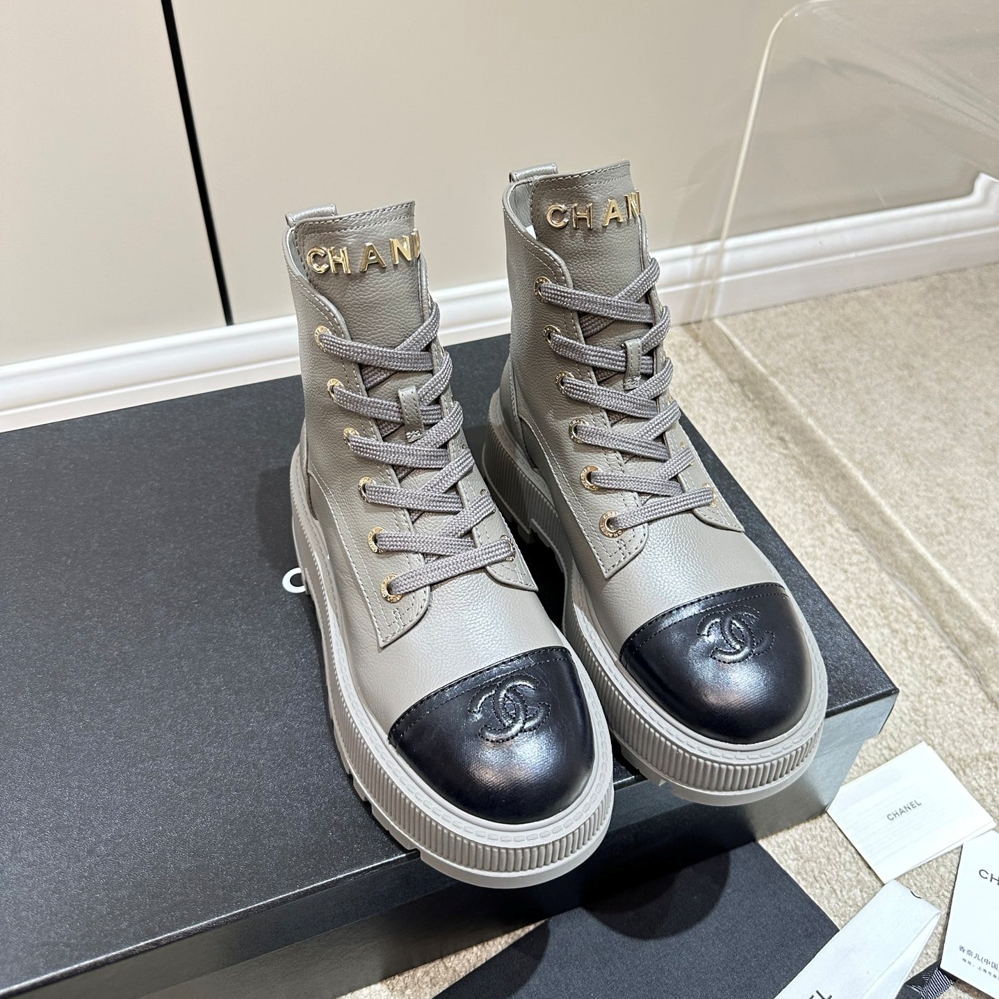 샤넬 CHANEL 2023 SS CC로고 투톤 그레이 여성 쇼트부츠 커스텀급