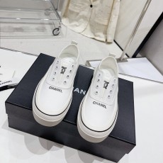 샤넬 CHANEL 2023 SS 로고 라인 화이트 여성 슈즈 커스텀급
