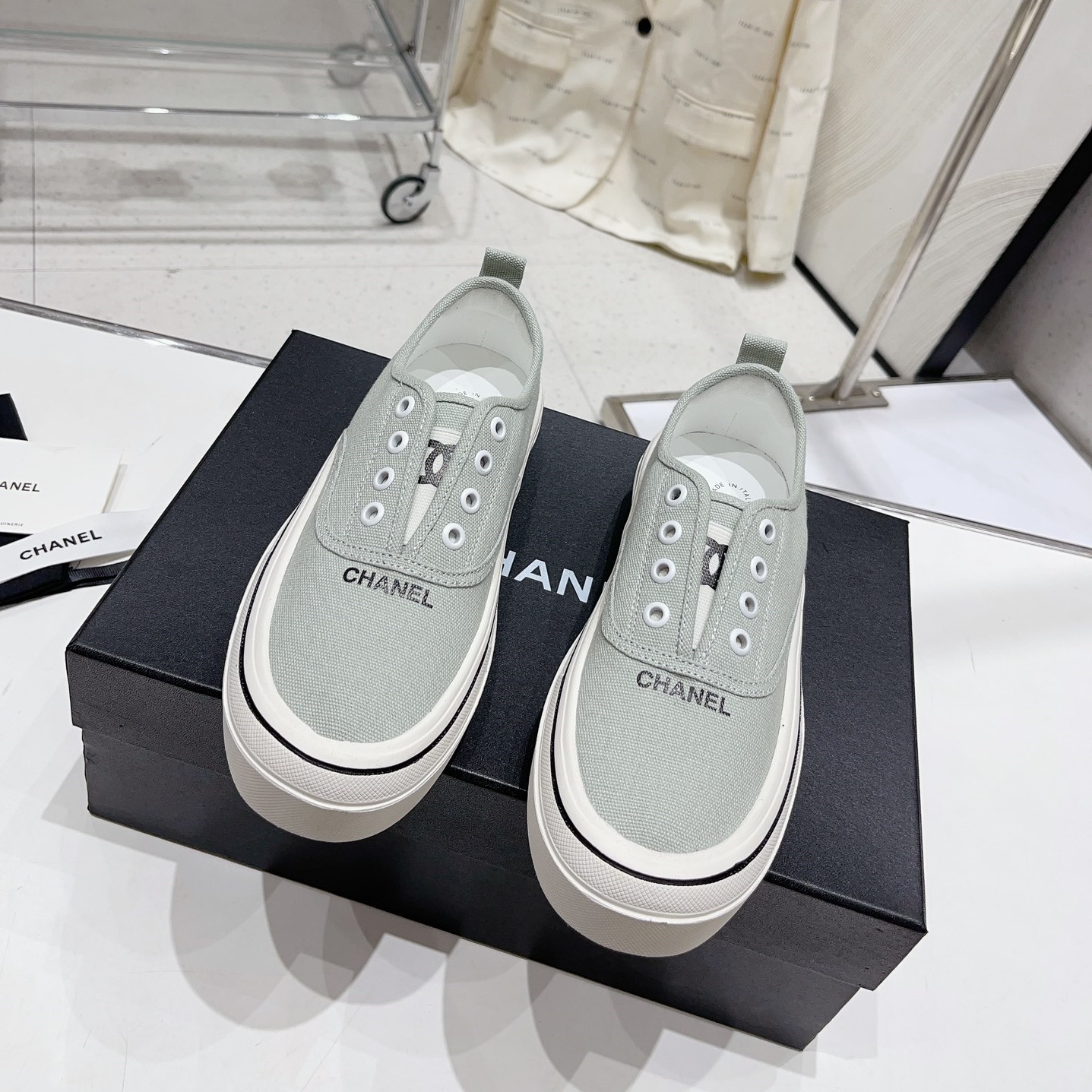 샤넬 CHANEL 2023 SS 로고 라인 그레이 여성 슈즈 커스텀급