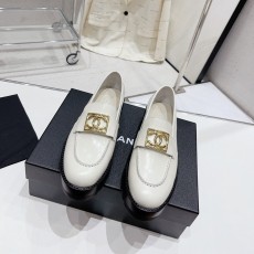 샤넬 CHANEL 2023 SS 패치로고 레더 화이트 여성 슈즈 커스텀급