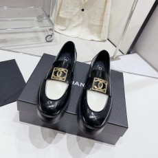 샤넬 CHANEL 2023 SS 패치로고 레더 검흰 여성 슈즈 커스텀급