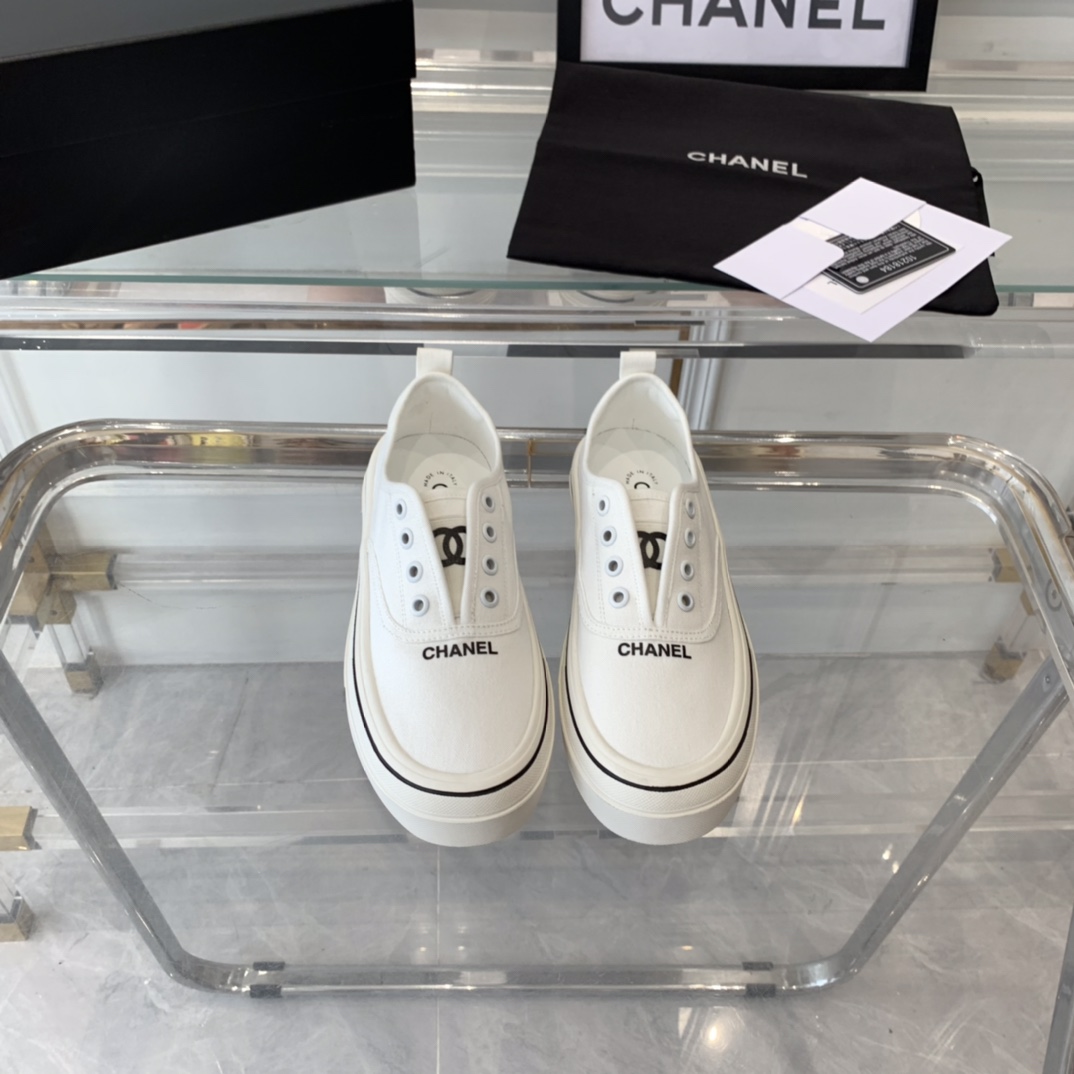 샤넬 CHANEL 2023 SS 로고 라인 화이트 여성 슈즈 커스텀급