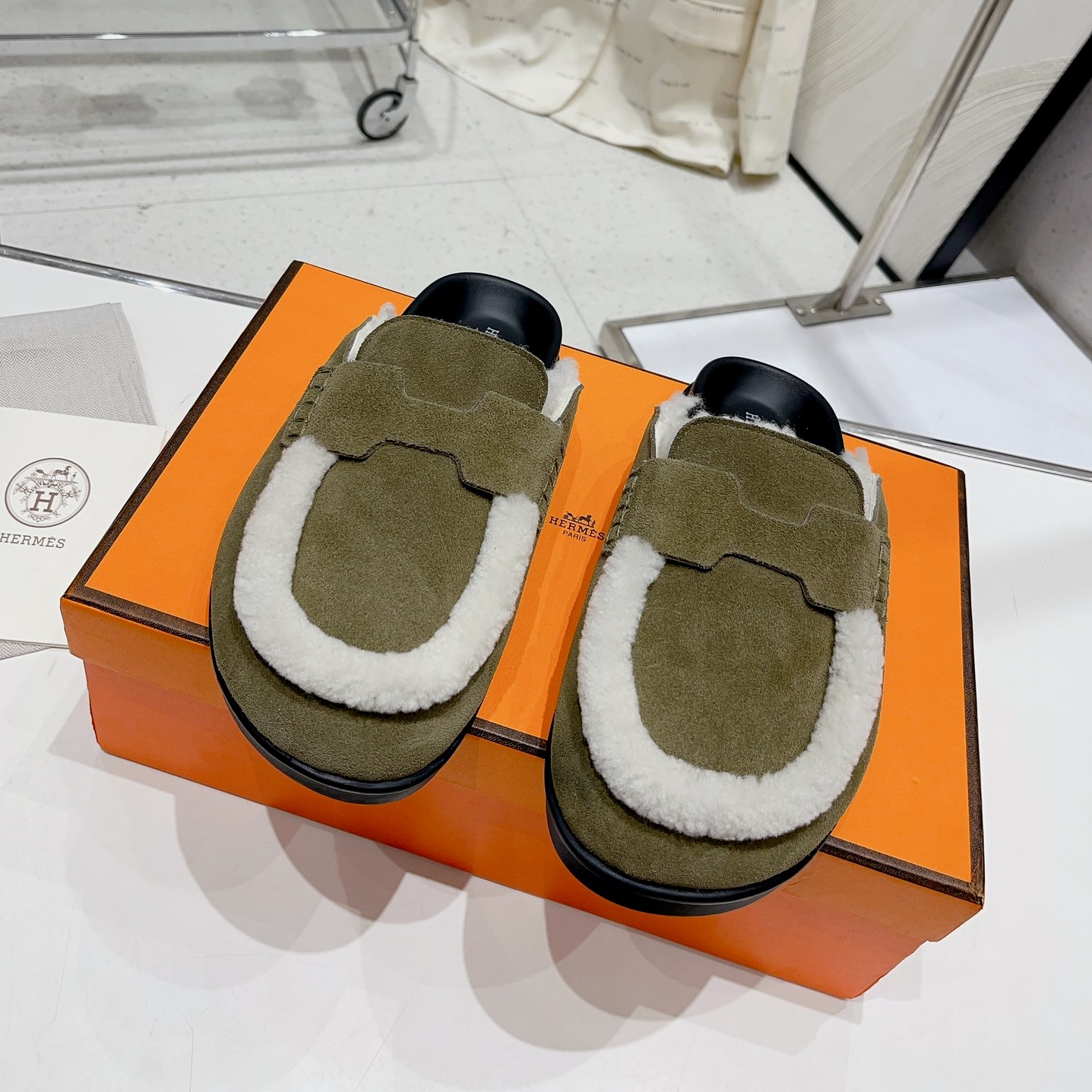 에르메스 HERMES 2023 SS 퍼장식 투톤 에도프 커플 슈즈 커스텀급