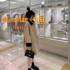 톰브라운 THOM BROWNE 2023 SS 로고 투톤 여성 코트 베이지 커스텀급