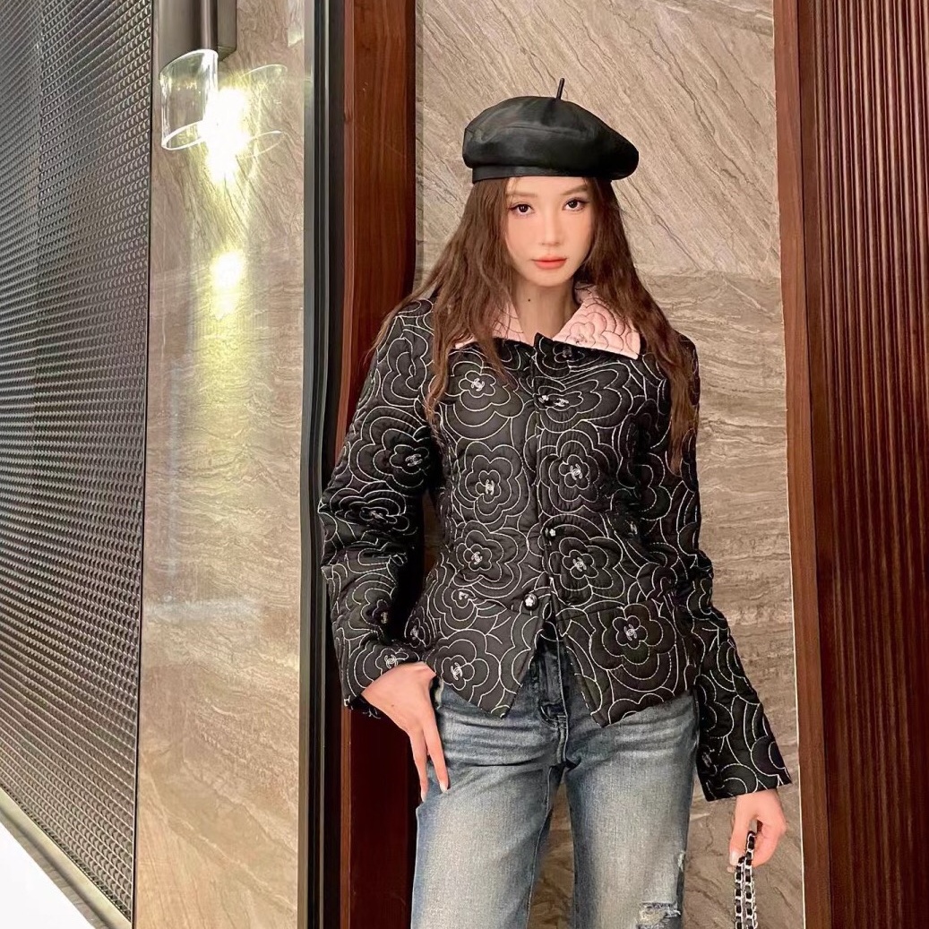 샤넬 CHANEL 2023 SS 까멜리아 여성 패딩 코트 블랙 커스텀급