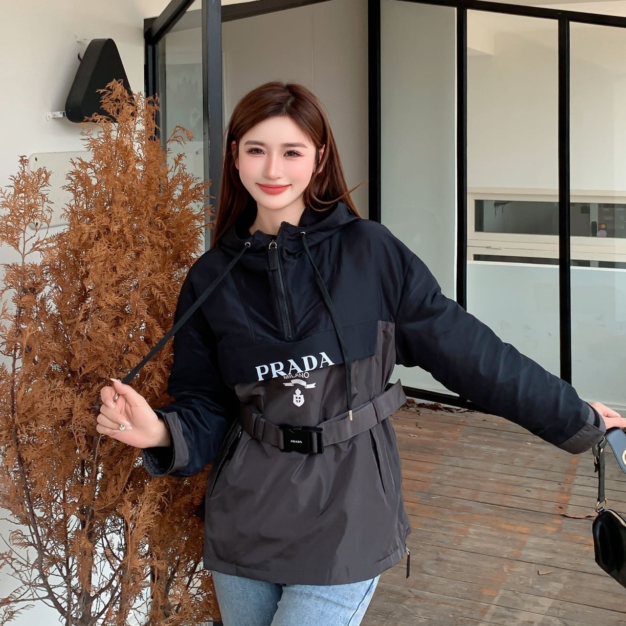 프라다 PRADA 2023 SS 캐릭터 로고 여성 후드 상의 블랙 커스텀급