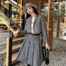 디올 DIOR 2023 SS 캐릭터 로고 자켓 스커트 여성 세트 커스텀급
