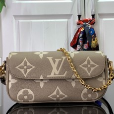 루이비통 LOUIS VUITTON 2024 SS 모노그램 월렛 온 체인 아이비백 M82211 미러급