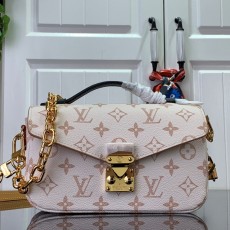루이비통 LOUIS VUITTON 2024 SS 모노그램 포쉐트 메티스 이스트 웨스트 백 화이트 M46279 미러급