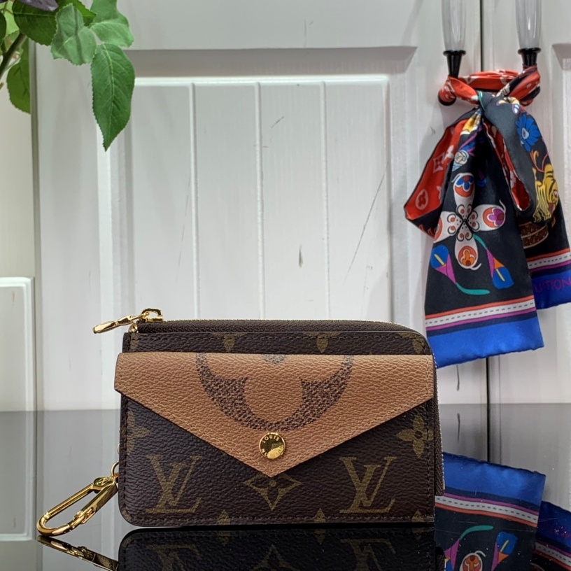 루이비통 LOUIS VUITTON 2024 SS 모노그램 카드 홀더 렉트 베르소 월릿 M69431 미러급