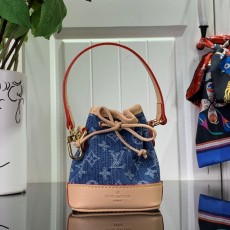 루이비통 LOUIS VUITTON 2024 SS 모노그램 데님 마이크로 노에 백 참 M01700 미러급