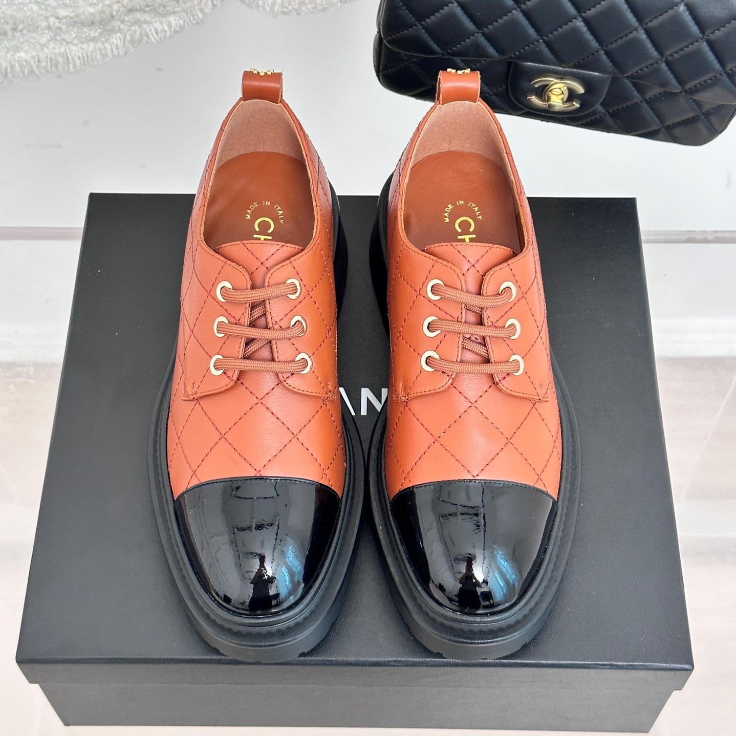 샤넬 CHANEL 2024 SS 퀄팅 에나멜 투톤 오렌지 여성 슈즈 커스텀급