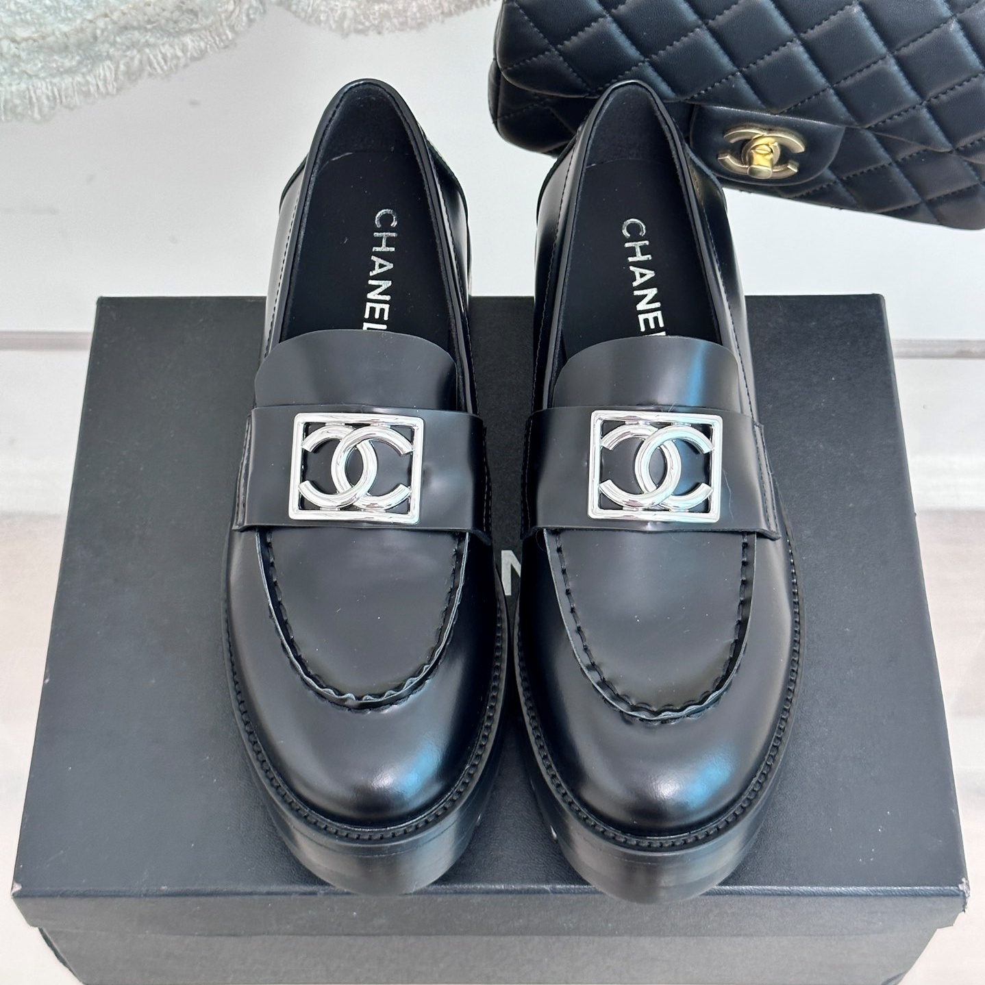 샤넬 CHANEL 2024 SS CC 패치로고 민무늬 블랙 여성 슈즈 커스텀급