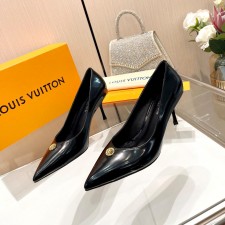 루이비통 LOUIS VUITTON 2024 SS 캐릭터 로고 블랙 하이힐 여성 구두 커스텀급
