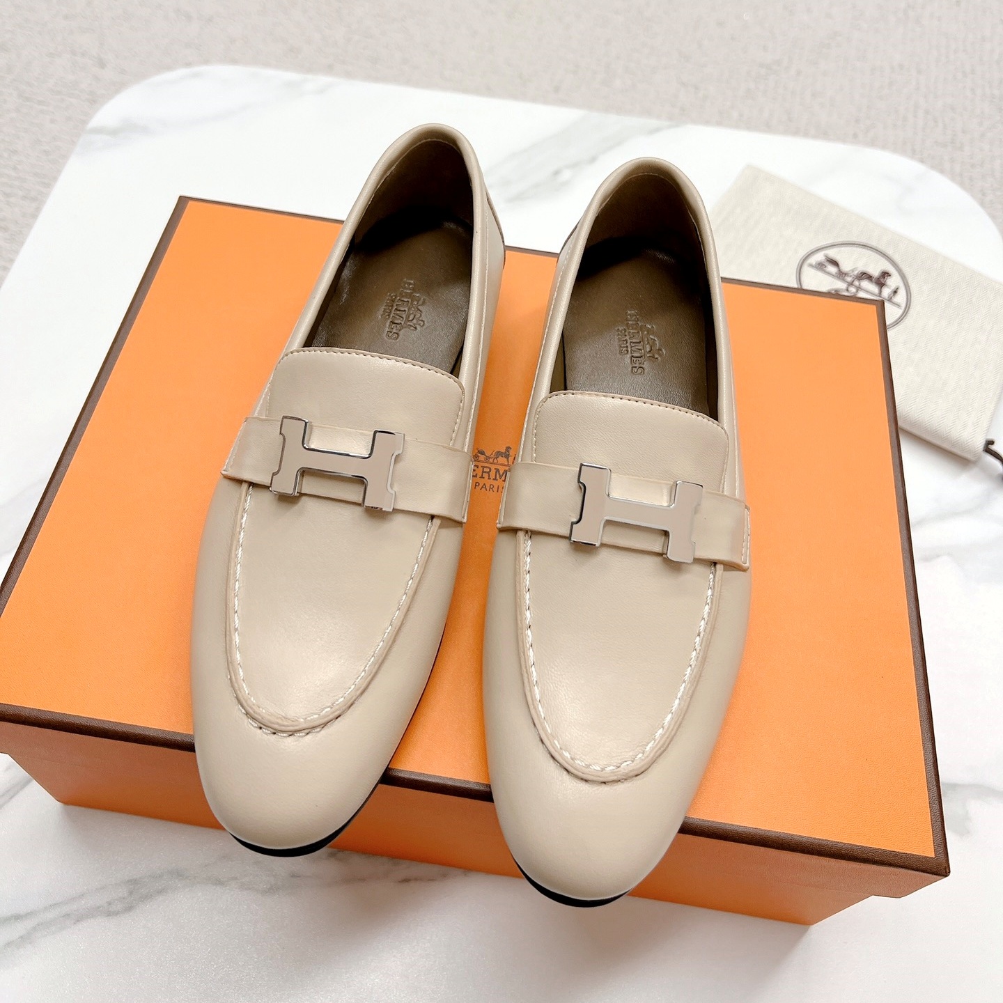 에르메스 HERMES 2024 SS H로고 베이지 여성 슈즈 커스텀급