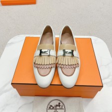 에르메스 HERMES 2024 SS H로고 테슬장식 투톤 여성 슈즈 커스텀급